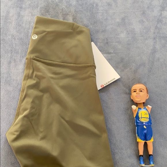 Lululemon Wunder Under HR 1/2 tight *f - Picture 2 of 4